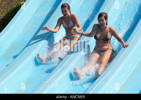 Wasser gleiten. Der Wasserpark Aqualand, Insel Korfu, Griechenland. Stockfoto