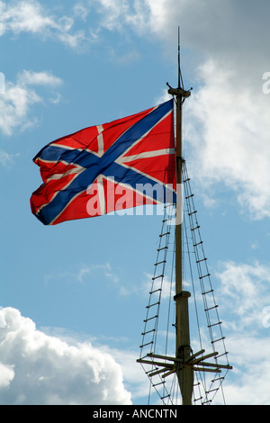 Navy Jack Flagge der russischen Marine geflogen von einen Mastertitel in St.Petersburg Russland Stockfoto