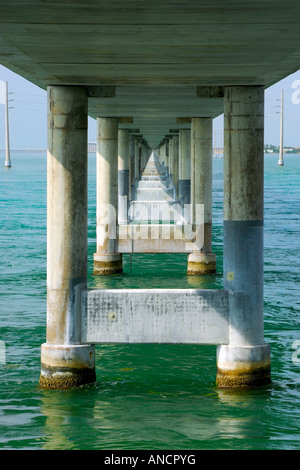 Das Nordende der berühmten Seven Mile Bridge verbindet die obere mit der unteren Florida Keys Florida USA Stockfoto