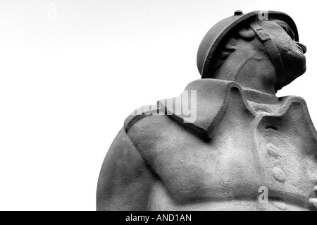 deutscher Soldat Wehrmacht Infanntryman Stein Zweiter Weltkrieg Gedenkstätte gefallene Mensch männlichen Deutsch Geschichte Erbe sterben redaktionelle blau Stockfoto