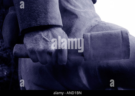 deutscher Soldat Wehrmacht Infanntryman Stein Weltkrieg zwei Denkmal gefallene Mensch männlichen Deutsch Geschichte Erbe sterben redaktionelle Stockfoto