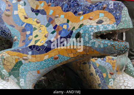 Antoni Gaudis Mosaik Drache im Parc Güell, Barcelona Stockfoto