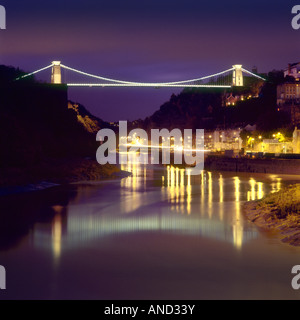 Clifton Suspension Bridge, Hotwells und der Fluß Avon in der Nacht vom in der Nähe von Cumberland Basin, Bristol, England Stockfoto