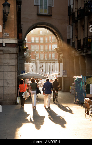 Gewölbte Eingang zum Plaza Mayor, Madrid, Spanien Stockfoto