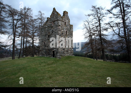 Ruine des 16. Jahrhundert Knock Castle in der Nähe von Royal Birkhall House in Ballater, Aberdeenshire, Schottland, Großbritannien Stockfoto