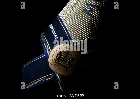 Eine Flasche Champagner aus nächster Nähe. Eine Nahaufnahme der Spitze einer Champagnerflasche. Stockfoto