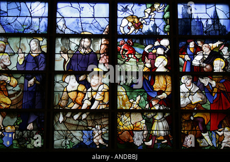 Stainglass im Inneren der Kirche von Jeanne d ' Arc, Rouen, Frankreich Stockfoto