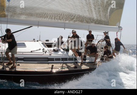 Besatzung, die Rennyacht im Copa Del Rey Rennen Spanien 2004 Stockfoto