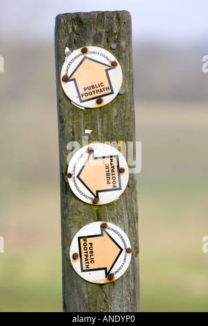 Öffentlichen Fußweg Wegweiser Gloucestershire The Cotswolds Vereinigtes Königreich Stockfoto