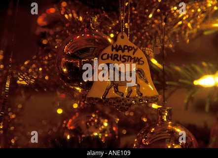 Weihnachtsbaum Dekoration einer Keramik-Glocke mit einem pony Stockfoto
