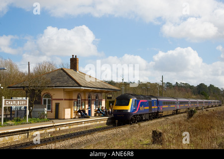 Erste große Western Zug zieht in Charlbury Station The Cotswolds Vereinigtes Königreich Stockfoto