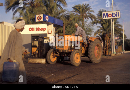 Tankstelle in ägyptischen Landschaft Stockfoto