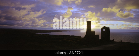 Sonnenuntergang über Wheal Coates St Agnes Cornwall UK Stockfoto