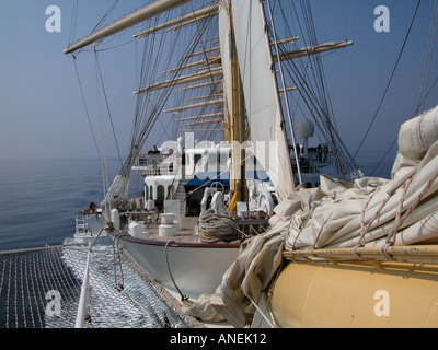 Blick zurück entlang der fünf Masten Segelschiff Royal Clipper aus den Bugspriet-Netzen Stockfoto