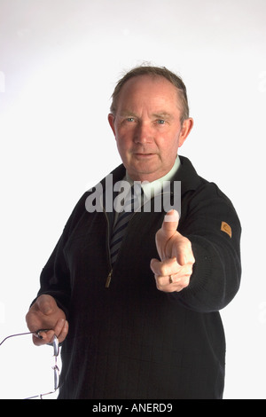 Älterer Mann im Studio Stockfoto