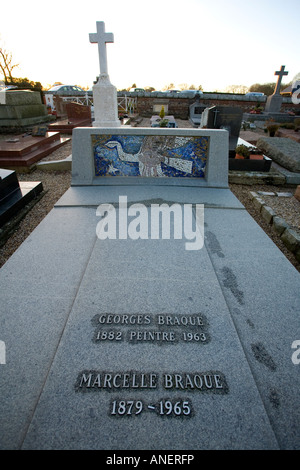 Das Grab des Malers Georges Braque in Varengeville Cemetery in Normandie Frankreich Stockfoto