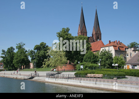 Europa Europa Deutschland Deutschland Brandenburg Neuruppin Hafen Hafen Ruppiner See Lake Kirche St. Trinitatis Dominikanerkloster Stockfoto