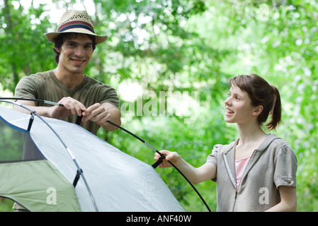 Junge Camper, Zelt Stockfoto