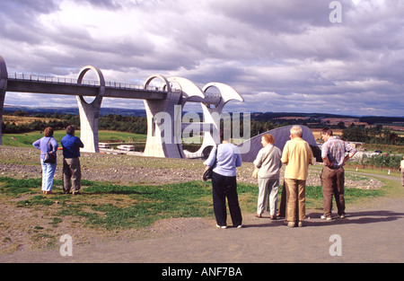Das Falkirk Wheel ist das einzige rotierende Schiffshebewerk verbindet zwei Kanäle in Zentral-Schottland Stockfoto