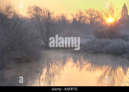 "Fluss Cam" Grantchester Cambridge in der Morgendämmerung, Sonnenaufgang an einem frostigen Wintermorgen Stockfoto