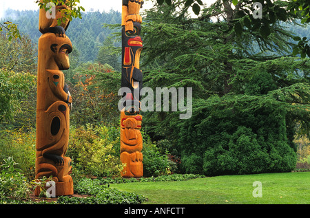 Totempfähle, Butchart Gardens, Victoria, Vancouver Island, British Columbia, Kanada Stockfoto