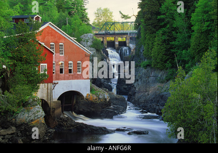 Mühle und Wasserfall, St. George, New Brunswick, Kanada Stockfoto