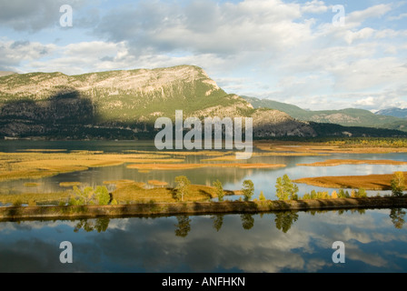 Columbia-See, in der Nähe von Kanal Wohnungen bildet den Oberlauf des Columbia River, in den rocky Mountain Trench, Kootenays, britische co Stockfoto