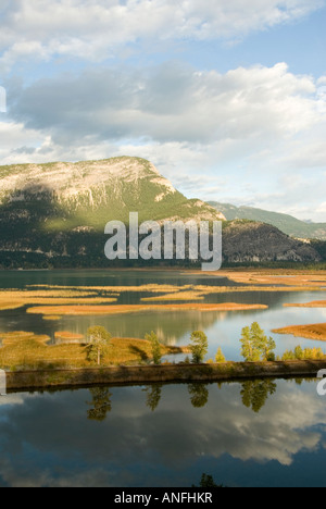 Columbia-See, in der Nähe von Kanal Wohnungen bildet den Oberlauf des Columbia River, in den rocky Mountain Trench, Kootenays, britische co Stockfoto