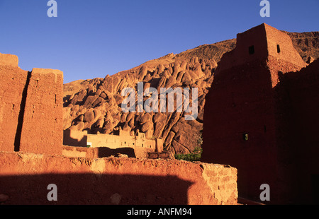 Kasbah und Adobe Häuser, Vallée du Dades. Marokko Stockfoto