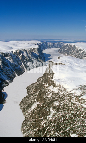 Antenne des Western Brook Pond im Winter, Gros Morne National Park, Neufundland und Labrador, Kanada. Stockfoto