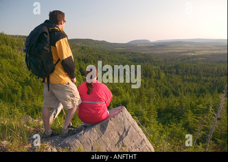 Wandern in der Nähe von Dhoon Lodge, Langstrecken Sie-Berge, Lewis Hills, Stephenville, Westküste von Neufundland, Kanada. Stockfoto