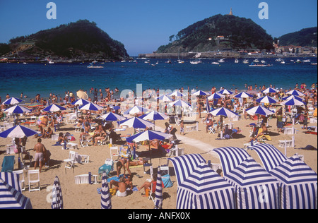 Strand La Concha in der spanischen Ortschaft San Sebastian am Golf von Biskaya Stockfoto