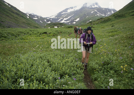 Wanderer auf Crow Creek Pass Trail SC Alaska Sommer Stockfoto
