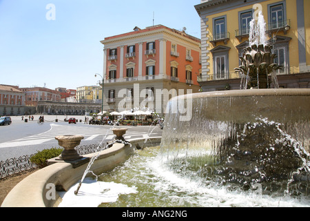 Die Piazza Trieste e Trento mit Cafe Gambrinus auf dem Hintergrund Stockfoto