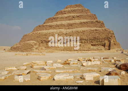 Die stufigen Pyramide des Djoser oder Djeser auch Zoser in Sakkara oder Sakkara entworfen von Imhotep für König Djoser (ca. 2667-2648 V.CHR.) in Ägypten Stockfoto