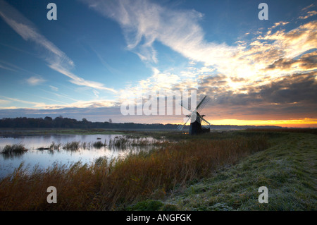 Suffolks Herringfleet hölzernen Kittel Entwässerung Mühle auf die & Suffolk Norfolk Broads Stockfoto