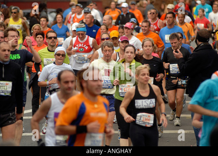 ING NYC Marathon in der Nähe von Mount Morris Park in Harlem Stockfoto