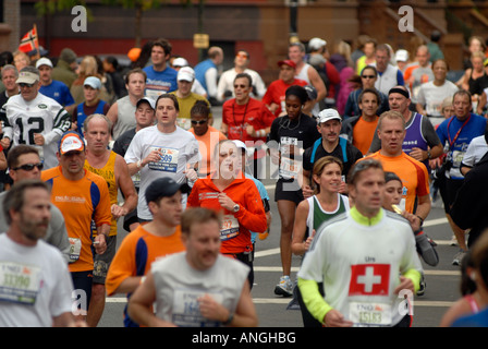 ING NYC Marathon in der Nähe von Mount Morris Park in Harlem Stockfoto