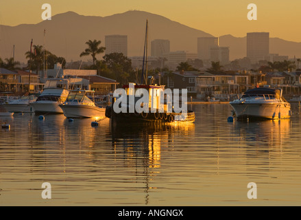 Alte Schlepper im Hafen von Newport Newport Beach, Orange County Kalifornien Vereinigte Staaten Stockfoto