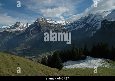 Ferienort Kandersteg aus Ueschinenalp Berner Oberland, Schweizer Alpen der Schweiz Stockfoto