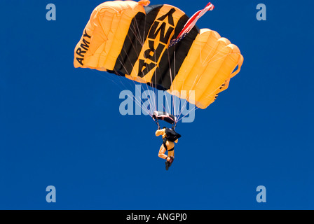 US-Armee goldener Ritter Fallschirmspringer Stockfoto