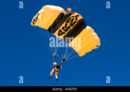 US-Armee goldener Ritter Fallschirmspringer Stockfoto