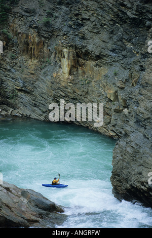 Kajakfahrer auf Pipestone River, Lake Louise, Banff Nationalpark, Alberta, Kanada Stockfoto