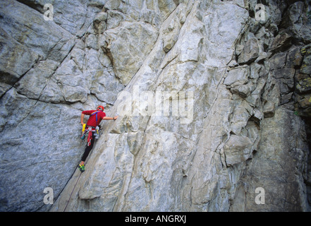 Mann Klettern Double Exposure bei Skaha Bluffs Penticton, Britisch-Kolumbien, Kanada. Stockfoto