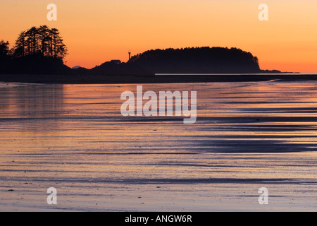 Chesterman ist am Strand bei Sonnenuntergang, in der Nähe von Tofino an der Westküste von Vancouver Island, British Columbia, Kanada. Stockfoto