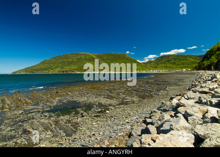 Atlantik-Küste, in der Nähe von Mont St. Pierre, Quebec, Kanada. Stockfoto