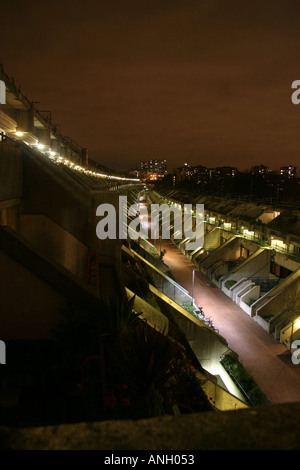 Camden Rat Wohnsiedlung in der Nacht - Alexandra und Ainsworth aka Rowley Weg Stockfoto