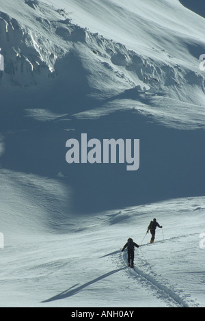 Zwei Skifahrer Bonney Gletscher Skifahren, Pass Rogers, Britisch-Kolumbien, Kanada. Stockfoto