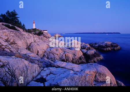 Lighthouse Point Atkinson führt Seeleute in Vancouver Harbour, Lighthouse Park, Westvancouver, Britsh Columbia, Kanada. Stockfoto