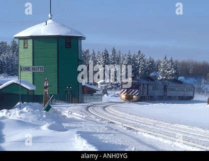 Die Goldsucher, BC Rail-Personenzug kommt bei Lone Butte, British Columbia, Kanada. Stockfoto